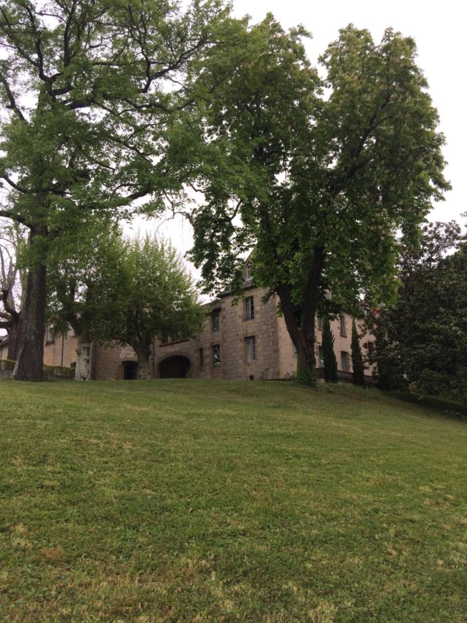 Hotel Chateau De Lacan Brive-la-Gaillarde Exterior photo